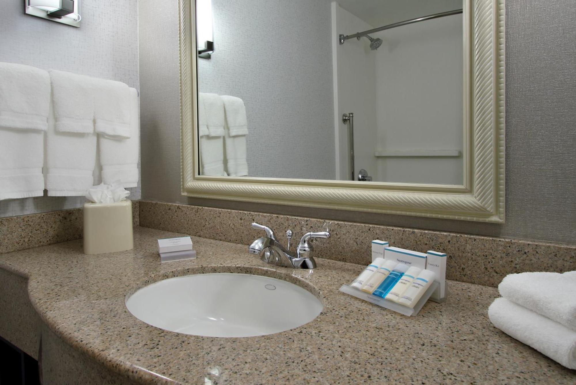 Hilton Garden Inn Sonoma County Airport Santa Rosa Bagian luar foto