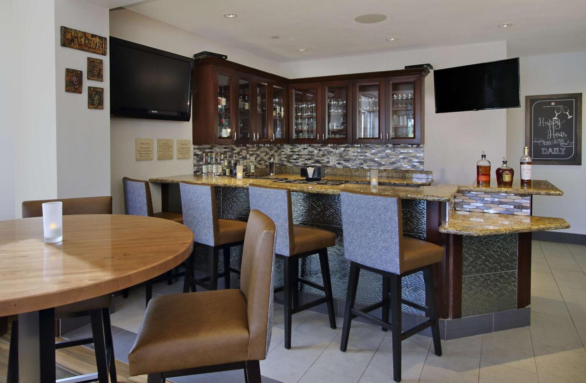 Hilton Garden Inn Sonoma County Airport Santa Rosa Bagian luar foto
