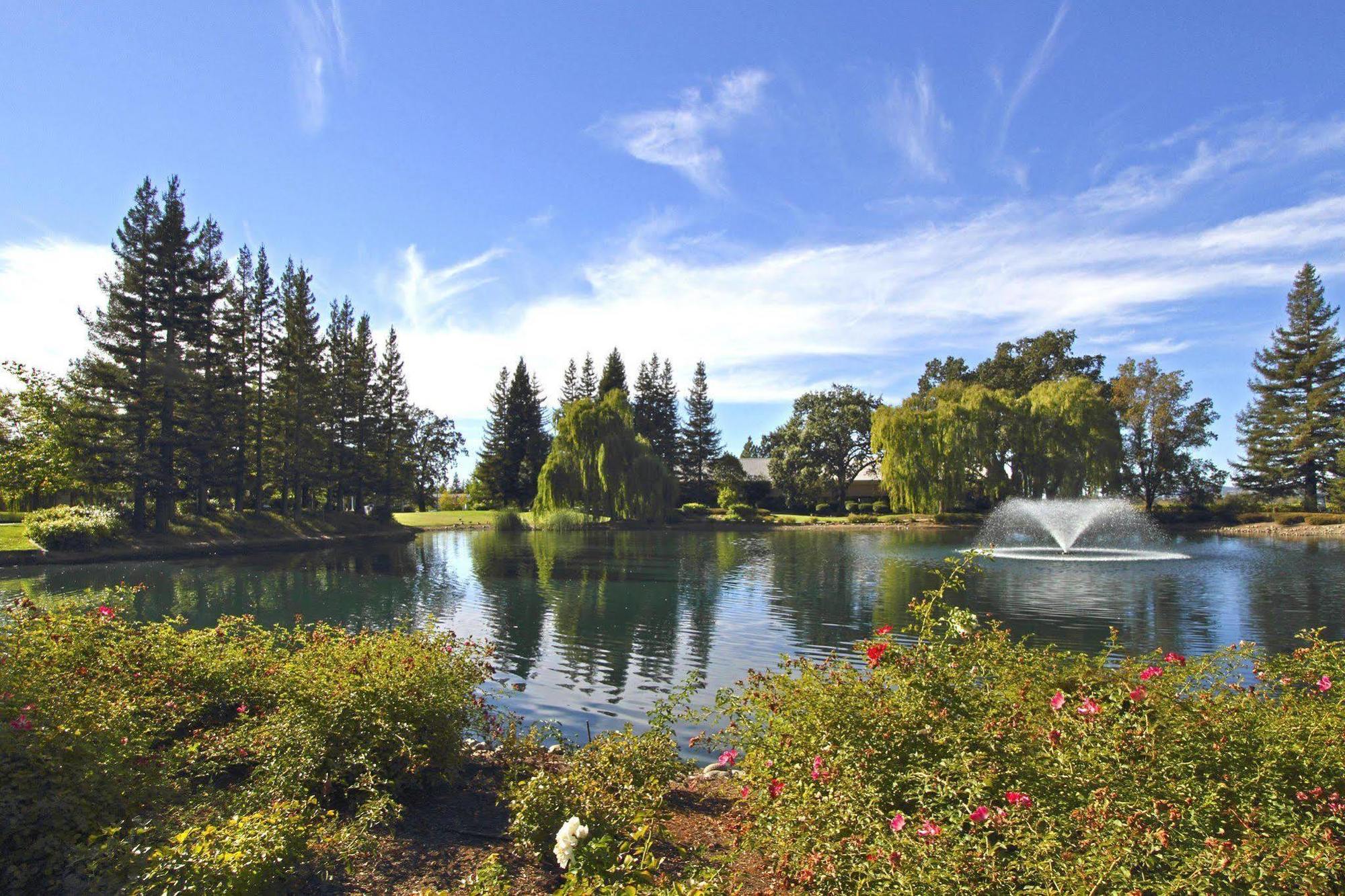 Hilton Garden Inn Sonoma County Airport Santa Rosa Bagian luar foto